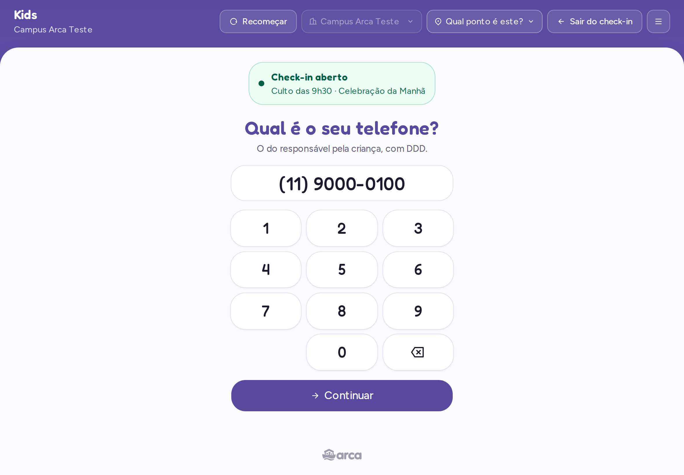 Tablet pedindo o telefone do responsável, com teclado numérico