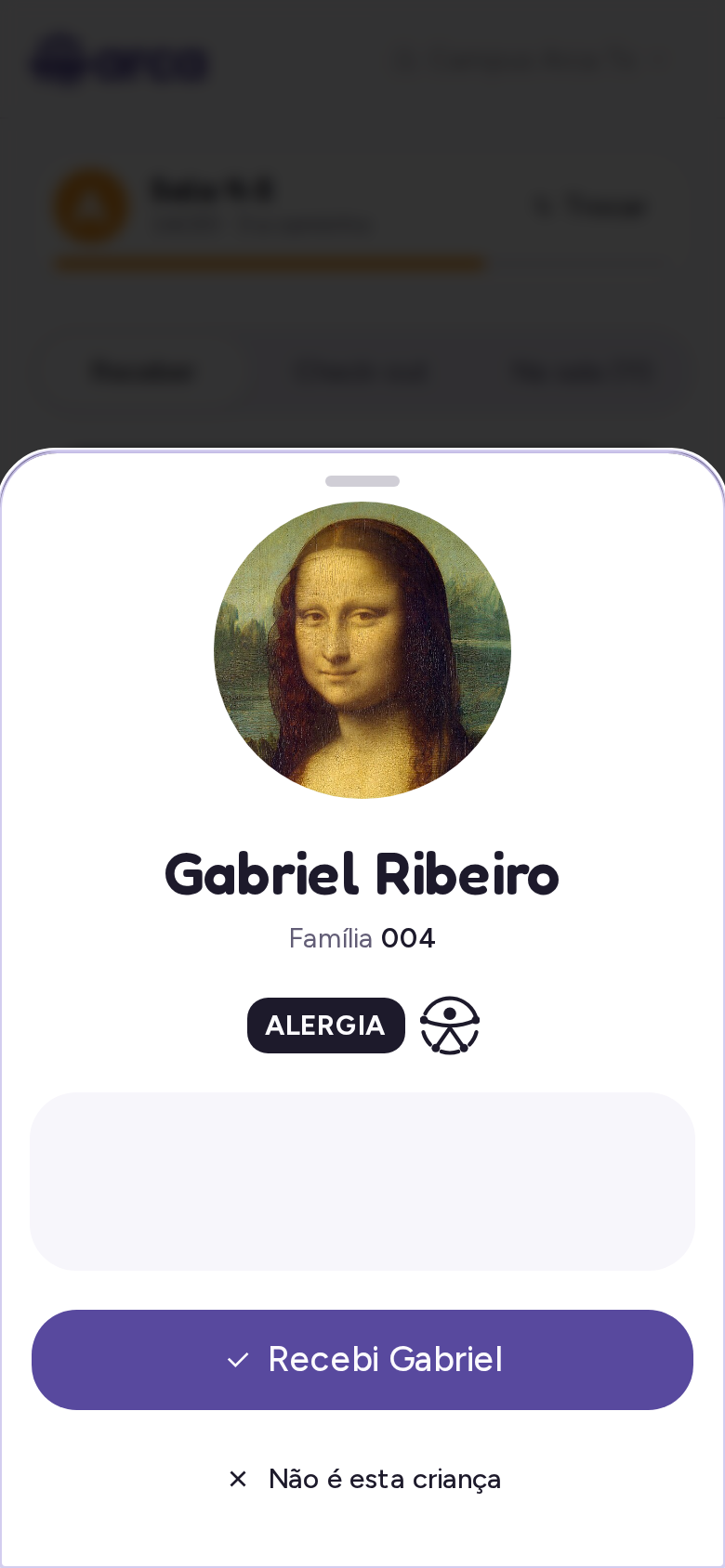 Ficha da criança com foto, cuidados e o botão Recebi