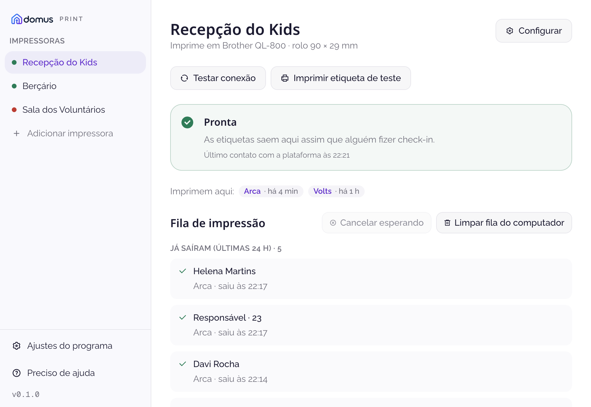 Domus Print com três impressoras na barra lateral e a fila da Recepção do Kids