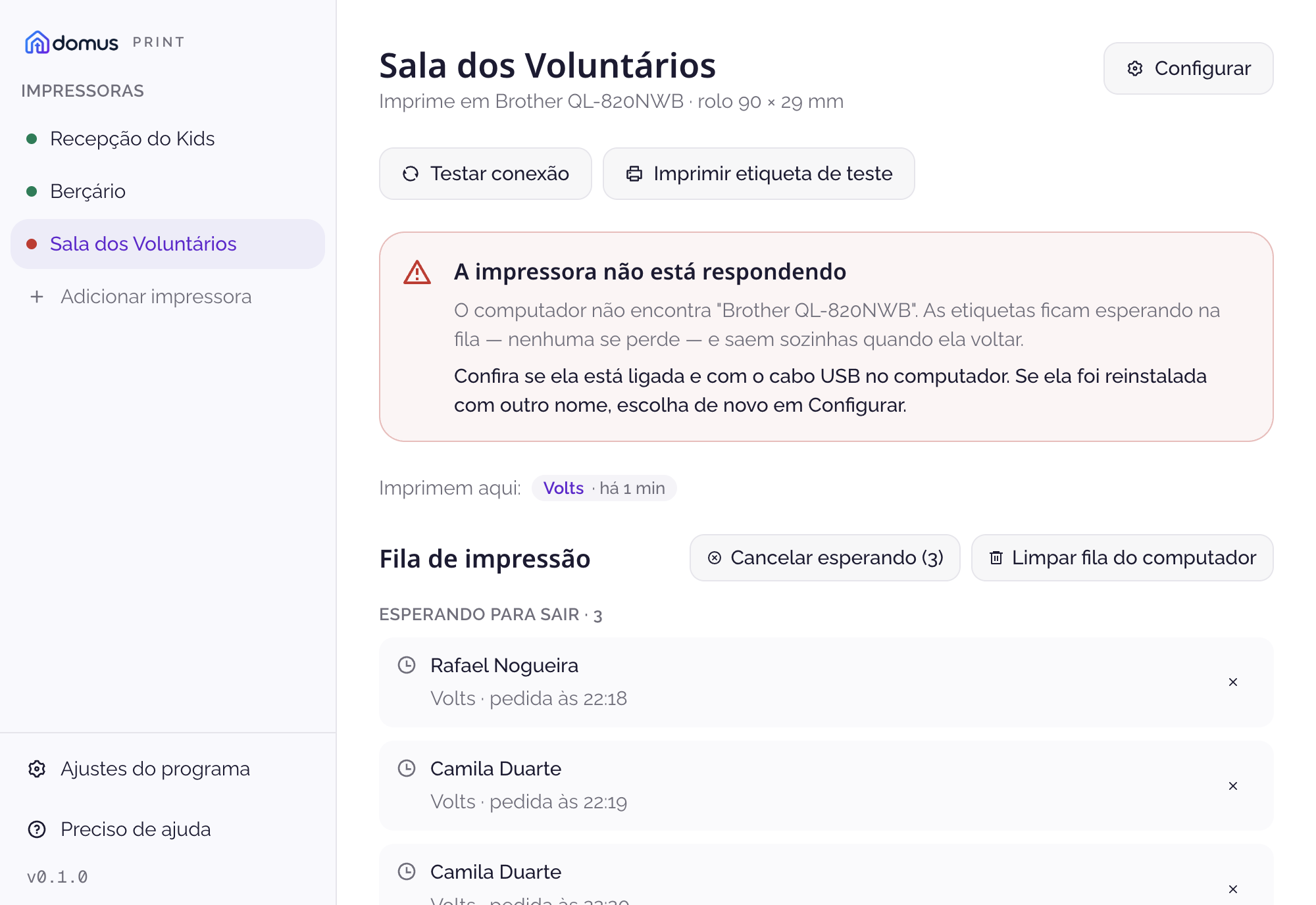 Impressora com o aviso A impressora não está respondendo e três etiquetas esperando